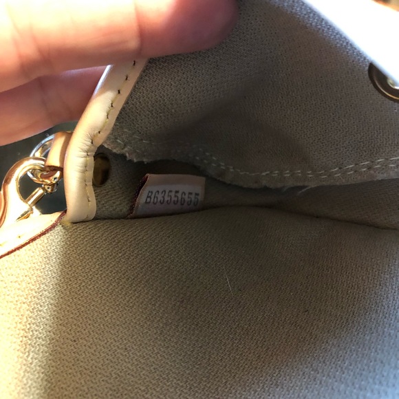 Cute Dooney and Bourke Wristlet NWOT - Picture 4 of 9